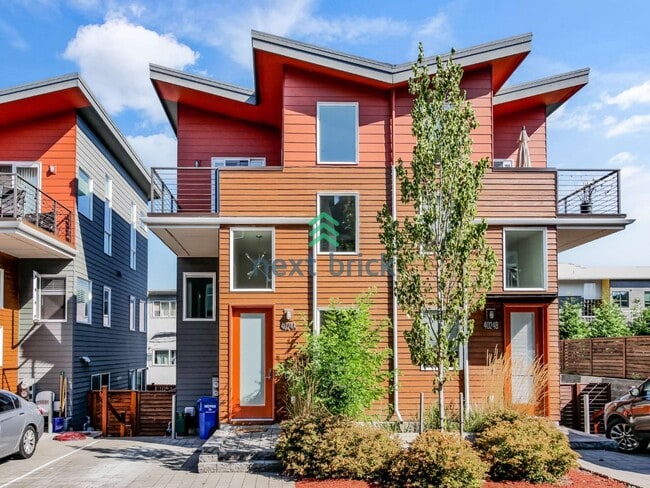 Building Photo - 3 Bed and 2 Bath Luxury Townhome is Available for Rent!