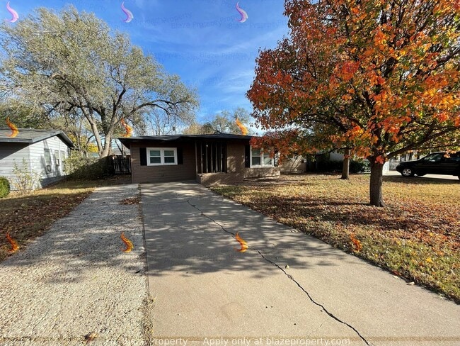 Building Photo - Spacious & Unique! 3 Bed, 1 Bath Home with Bonus Space for Rent