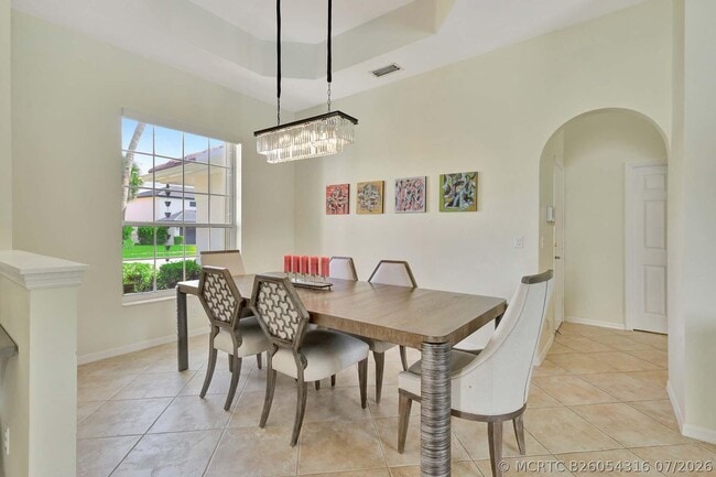 1651 Lakefield N Ct