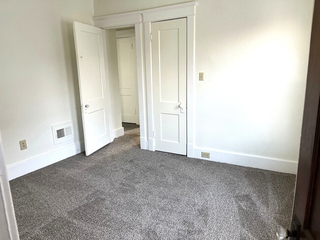 Photo - 225 W 18th St Unidad 2