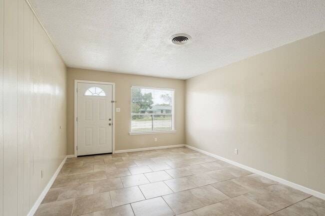 Photo - 704-710 W. 10th St. Unit 708