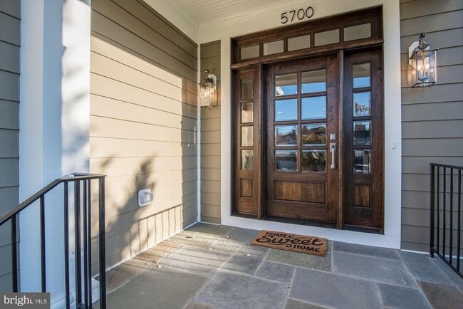 Building Photo - 5700 Tanglewood Dr