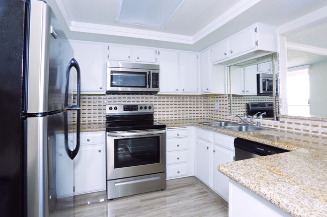 2HAB, 2BA - 1,460 ft² - Cocina - Country Club Towers