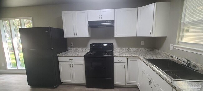 Photo - 1365 Toni St