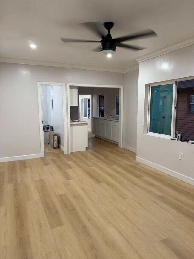 Photo - 674 W 59th Pl