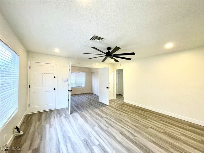 Building Photo - 4422 Bramblewood St