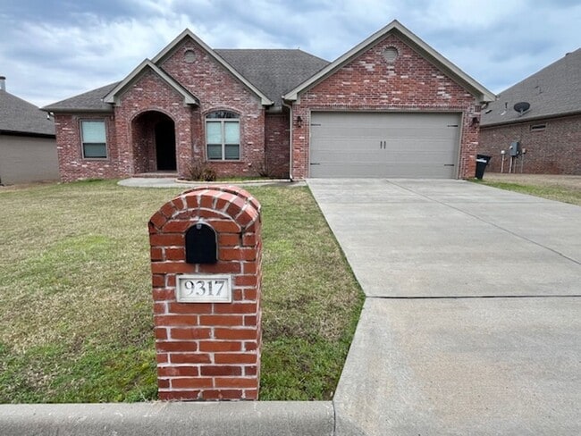 Photo - Beautiful 3/2 Brick Home Millers Glen Subdivision of Sherwood, Arkansas