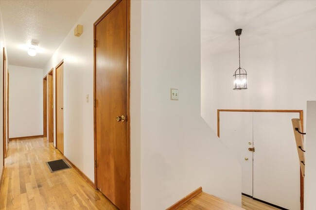 Photo - Charming 3 bedroom 3 bathroom house in Tigard!