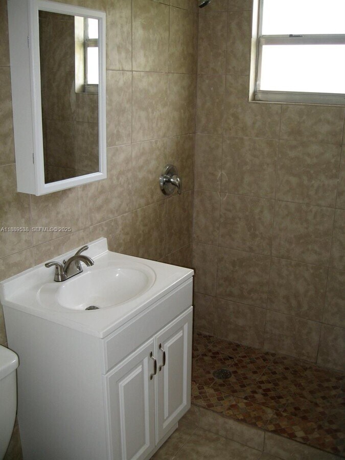 Photo - 1060 NE 80th St Unidad 3