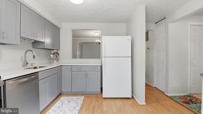 Photo - 7821 Fairborn Ct