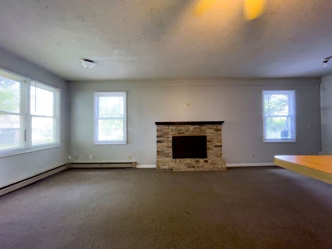 Building Photo - PRELEASING for AUGUST! Close to Campus Unit 1515 Apt. B