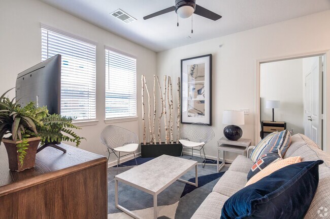 Photo - Modern 1-Bed with City Views! Unidad MKCL