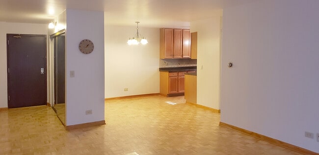 Photo - 835 Pearson St