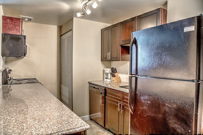 Photo - 5528 Pershing Ave Unit 203