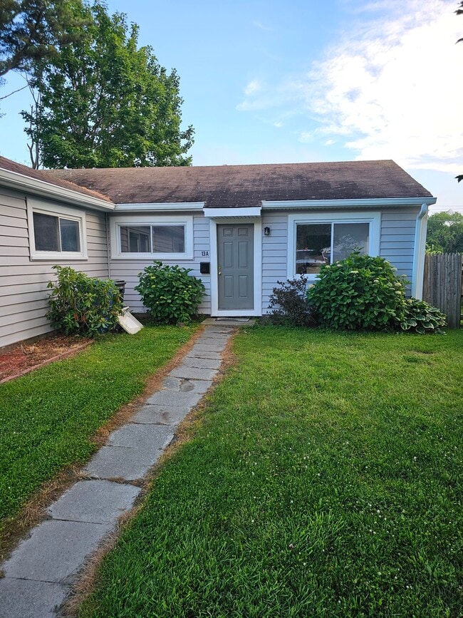 Building Photo - 13 Woolsey Rd Unit A Rental