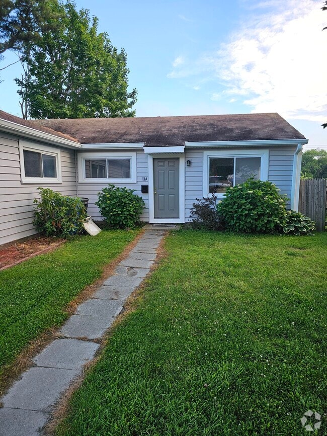 Building Photo - 13 Woolsey Rd Unit A Rental