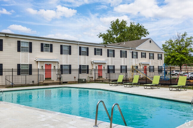Pool & Sundeck - Park At Westridge