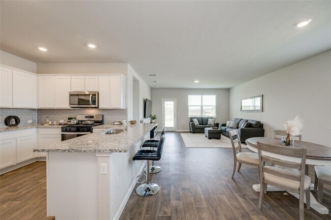 Photo - 102 Rainmaker Cv