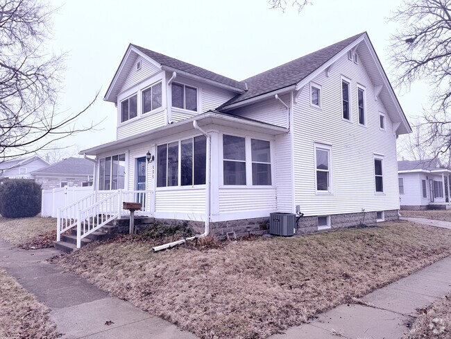 Building Photo - 404 2nd St SW Rental