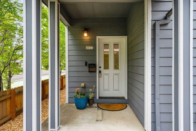 Photo - Creston-Kenilworth Neighborhood Newer Cons...