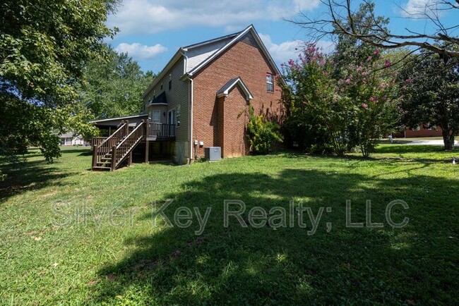 Photo - 1725 Brookwood Dr NE
