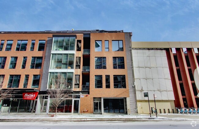 Building Photo - 847 N Larrabee St Rental