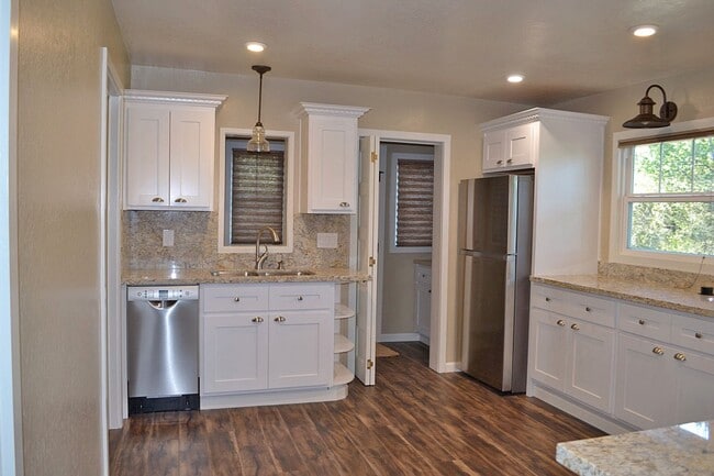 Photo - 15900B Matilija Dr