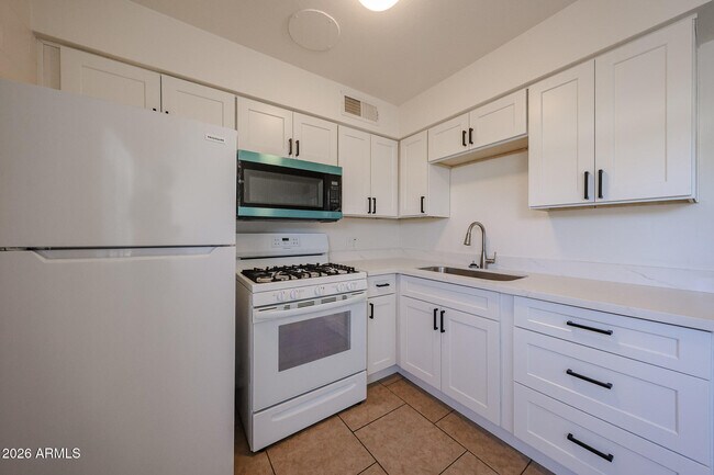 Photo - 3202 N 66th St Unidad Apt 4