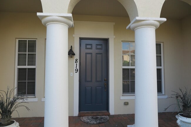 Photo - 819 NW 82nd Pl