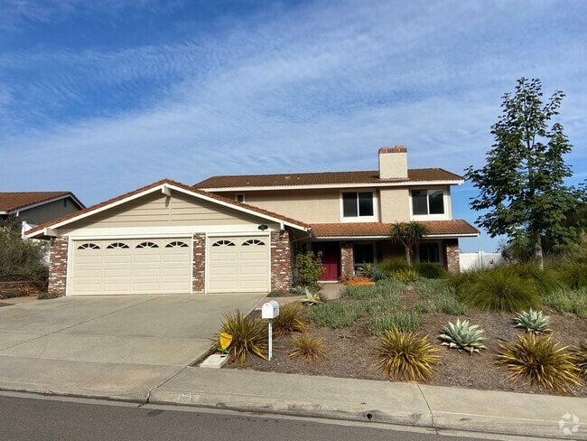 Building Photo - Updated 5 Bed, 3 Bath in Lomas Santa Fe Hi... Rental
