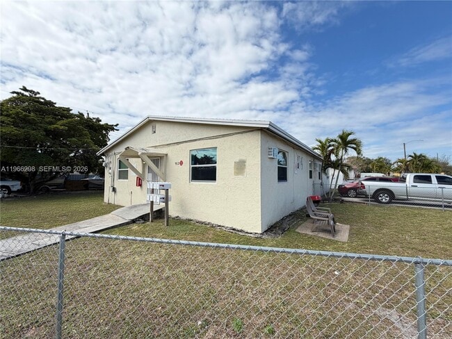 Building Photo - 912 NW 9th Ave Unit 9