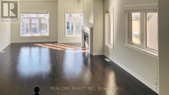 Photo - 3849 Tufgar Cres