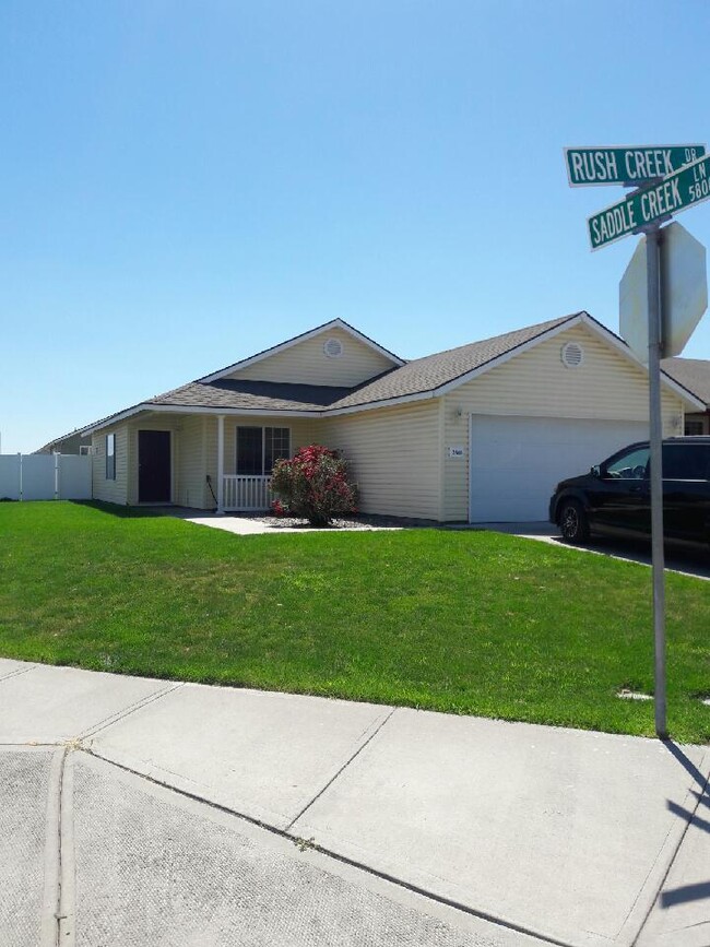 Corner lot with Fenced Yard - Corner lot with Fenced Yard Casa