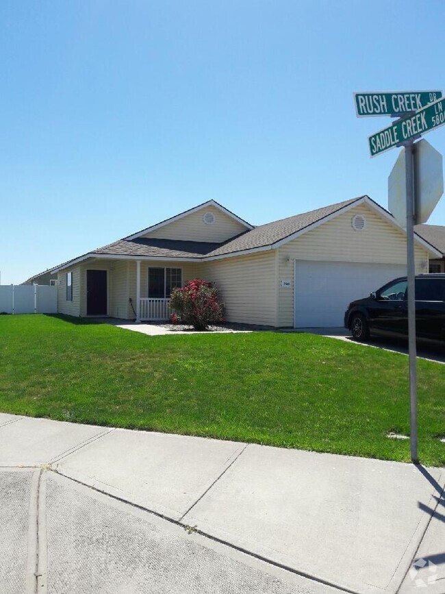 Building Photo - Corner lot with Fenced Yard Rental