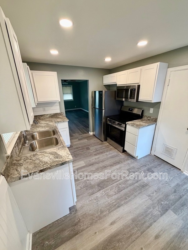 Photo - 120 Leslie Ave