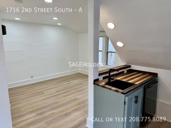 Photo - 1716 2nd St S Unit A