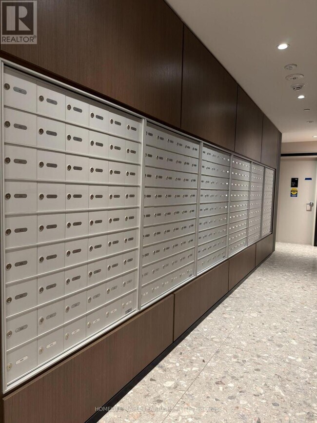 Photo - 25 Wellington St S Unit 504