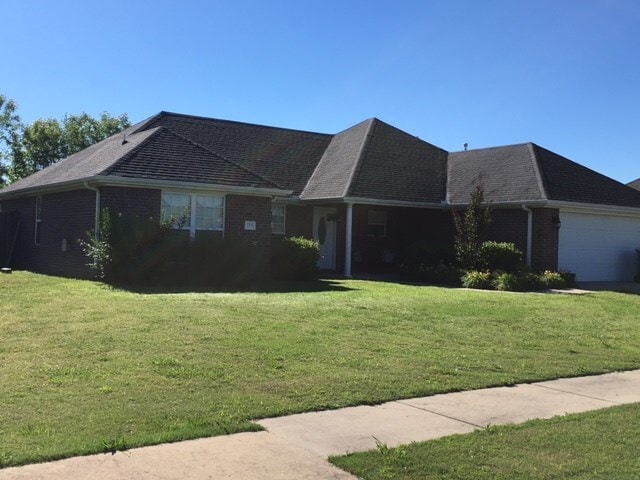 Building Photo - 2402 N Stonecrest Dr