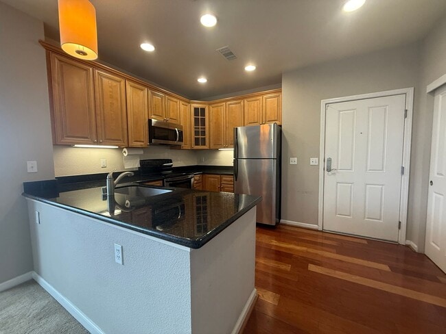 Building Photo - Lovely 1 Bedroom 1 Bath Condo in West San Jose Unit 329