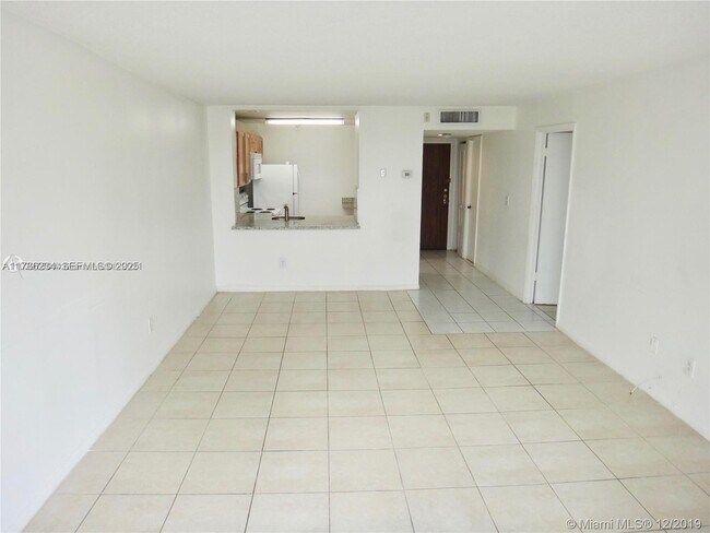 Photo - 498 NW 165th St Unidad D307