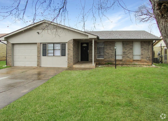 Building Photo - 429 E Hillcrest Ln Rental