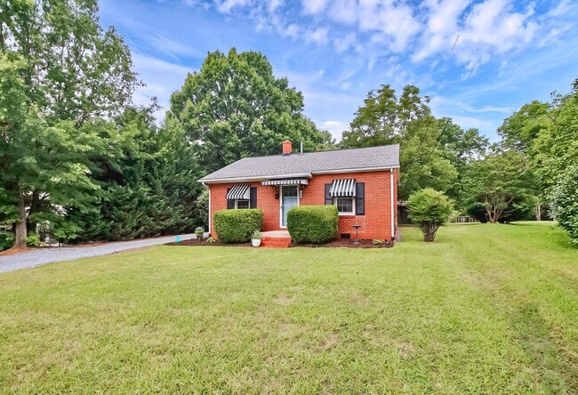 Building Photo - 616 E Iredell Ave Rental