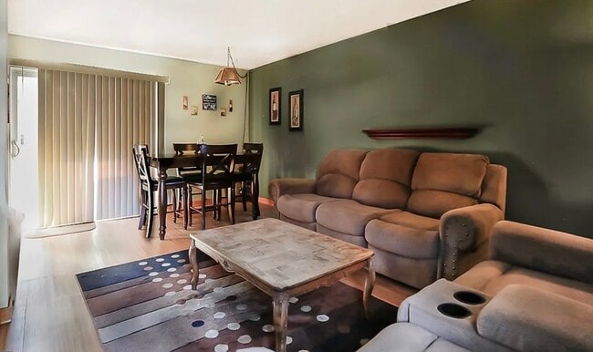 Photo - 2121 E Grand Ave