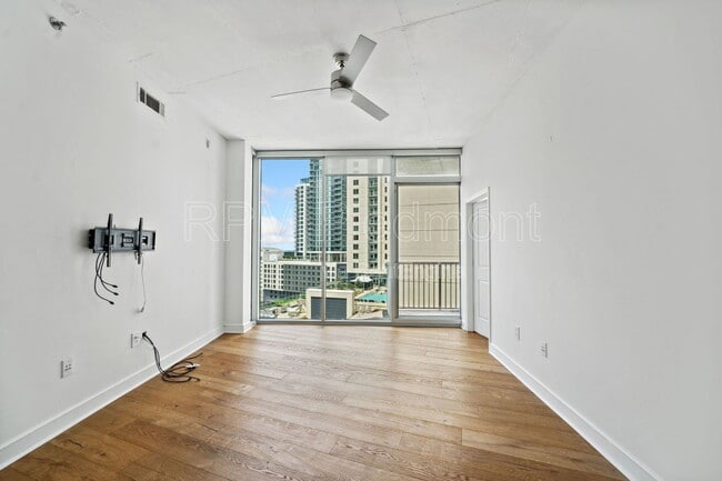 Building Photo - 44 Peachtree Pl NW Unit 1324