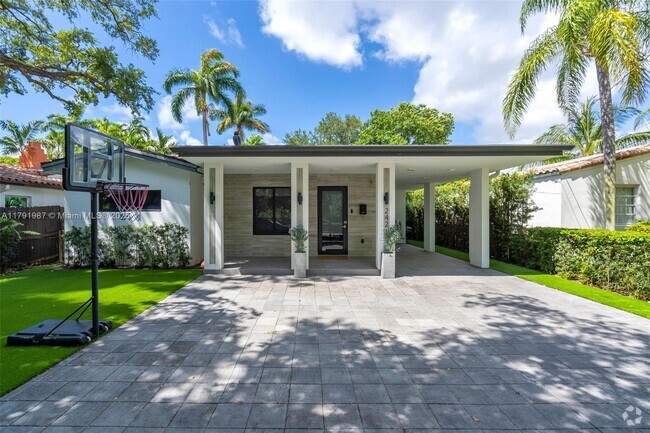 Building Photo - 242 SW 31st Rd Rental