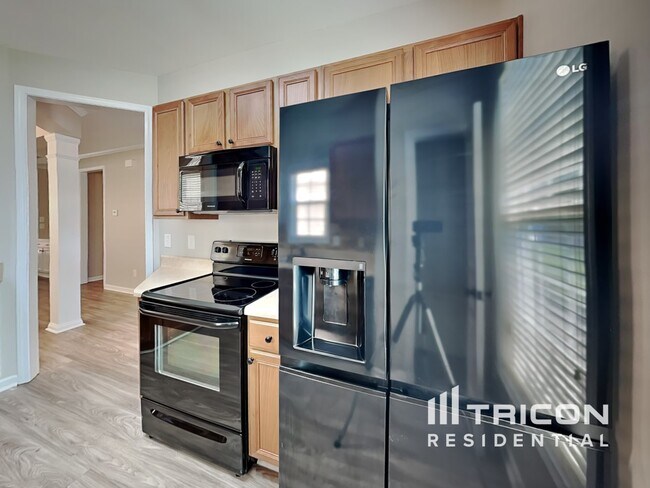 Photo - 557 McCarthy Dr