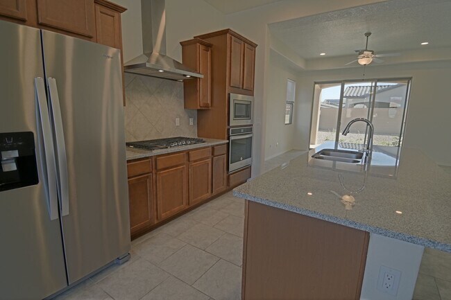 Photo - Three Car Garage!