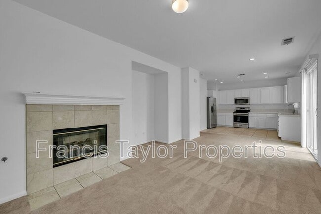 Photo - 401 Whitby Gn