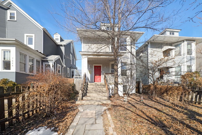 Building Photo - 7250 N Rogers Ave