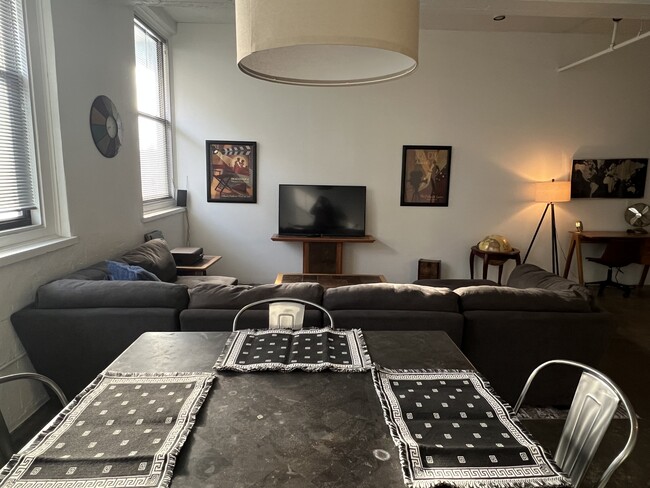 Building Photo - 523 Grand Blvd Unit 4D